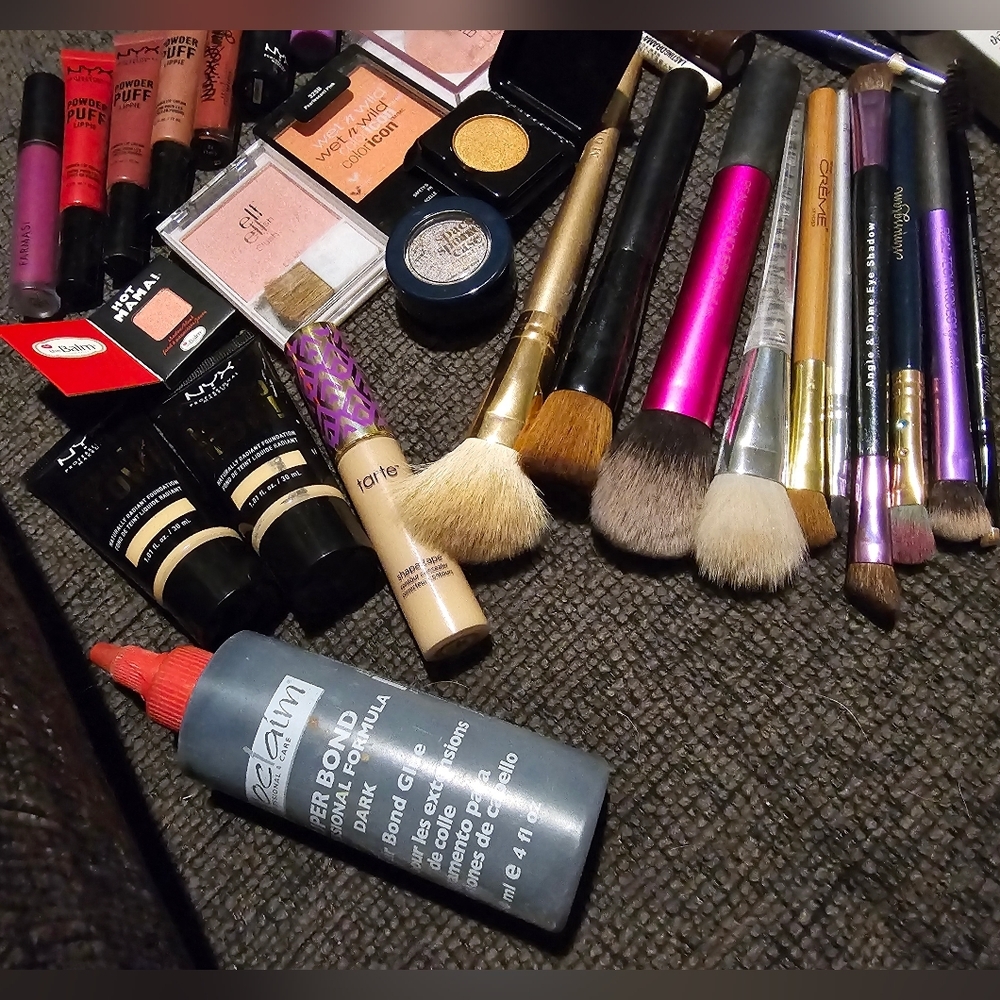 Makeup Bundle! - Picture 4 of 8